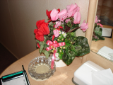 デスクに置かれた花